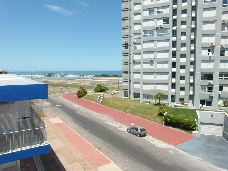 Departamento en alquiler, con parrillero propio
